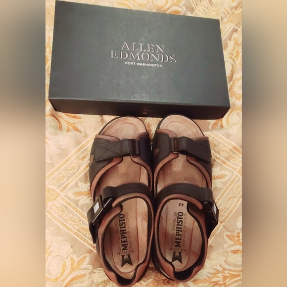 Allen Edmonds, Mephisto Leather Sandals, Size 9, Dark and Light Brown - Picture 2 of 2